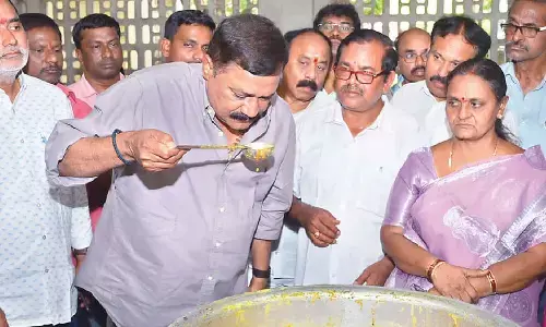 Ganta slams Gurukul school over rat bites, poor sanitation