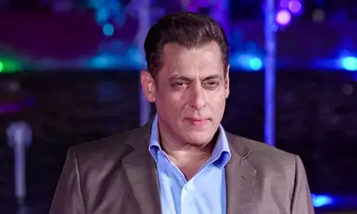 Salman Khan comes supports Rajpal Yadav following humiliation by host at awards ceremony