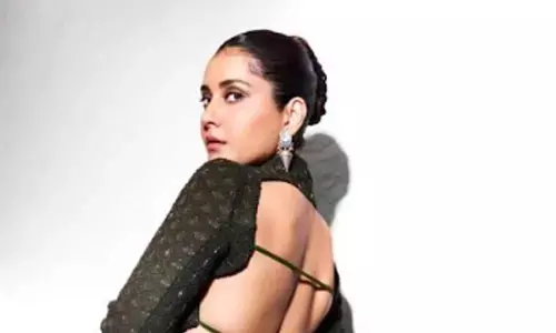 Raashi Khanna honoured with ‘Excellence in Cinema’ award at India 2030 Leadership Conclave