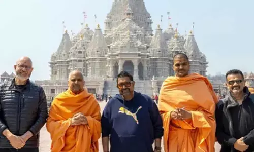 Shankar, Ehsaan, Loy seek divine blessing at Akshardham Swaminarayan temple in US
