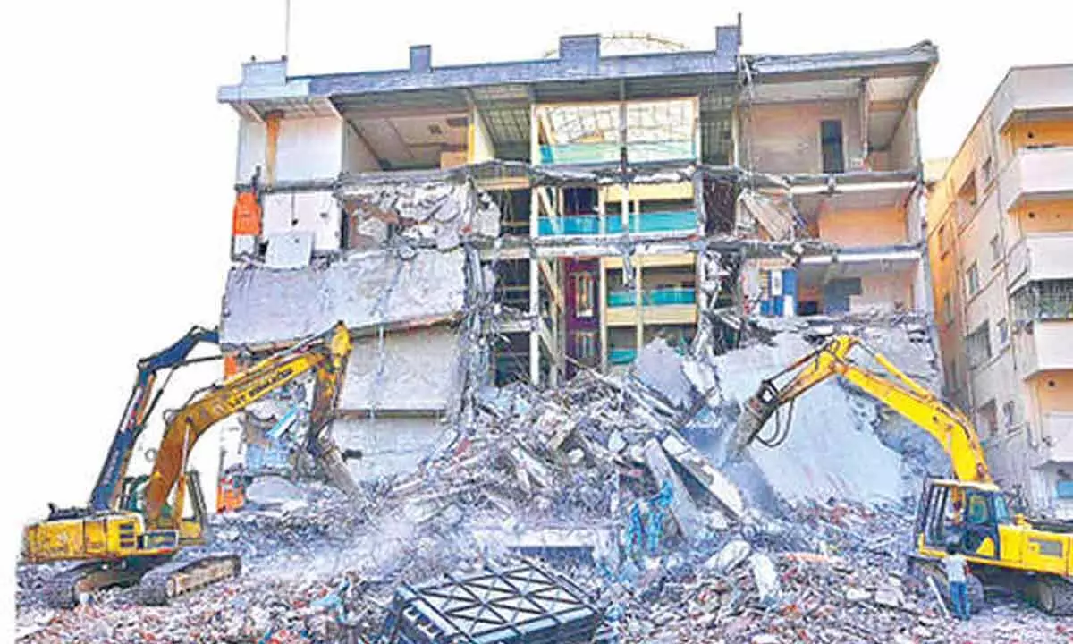 HYDRAA continues to demolish illegal structures for 2nd day in Ameenpur HYDRAA continues to demolish illegal structures for 2nd day in Ameenpur