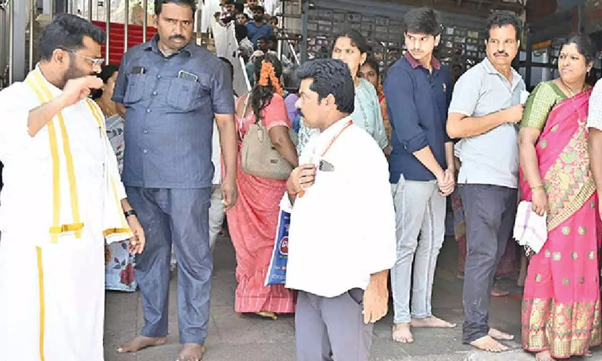 Heavy rush of devotees at Durga Temple on Indrakeeladri Heavy rush of devotees at Durga Temple on Indrakeeladri