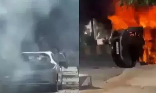 Violent Noida Workers’ Protest Sparks Clashes, Vehicles Vandalised Over Wage Demands