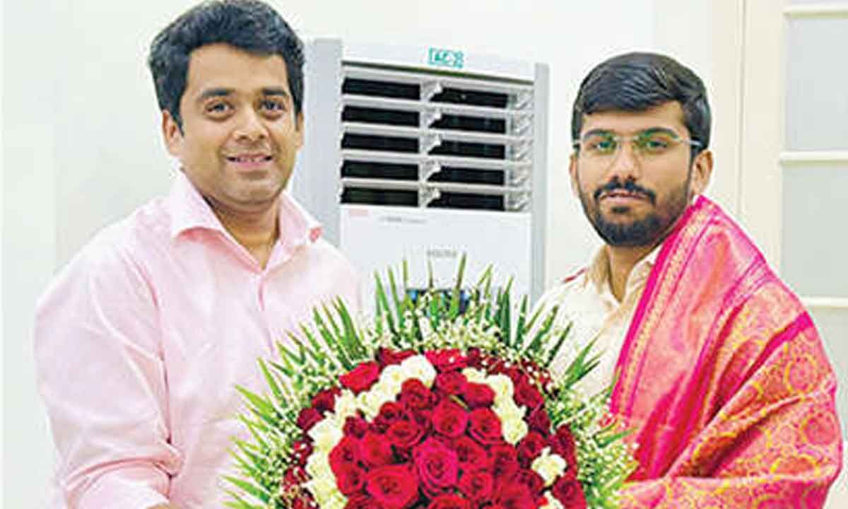Collector Anand lauds Varun’s services