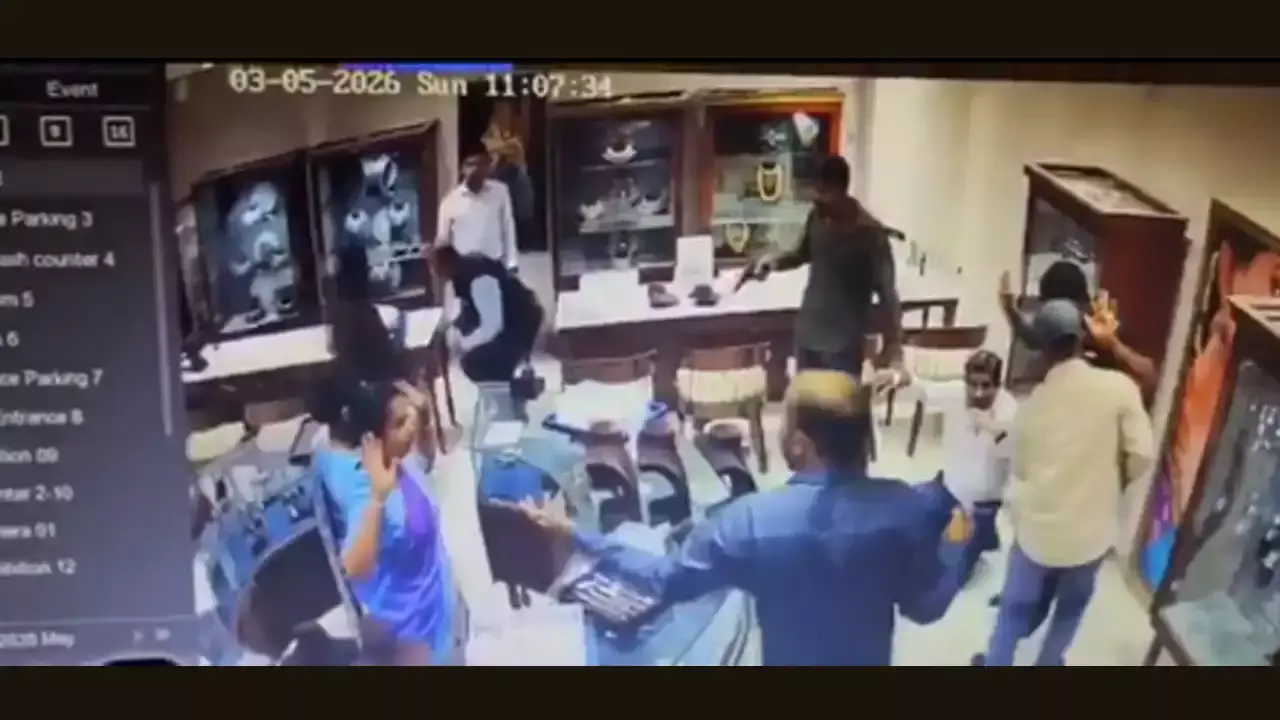 Three injured as armed robbers storm jewellery showroom in Telangana