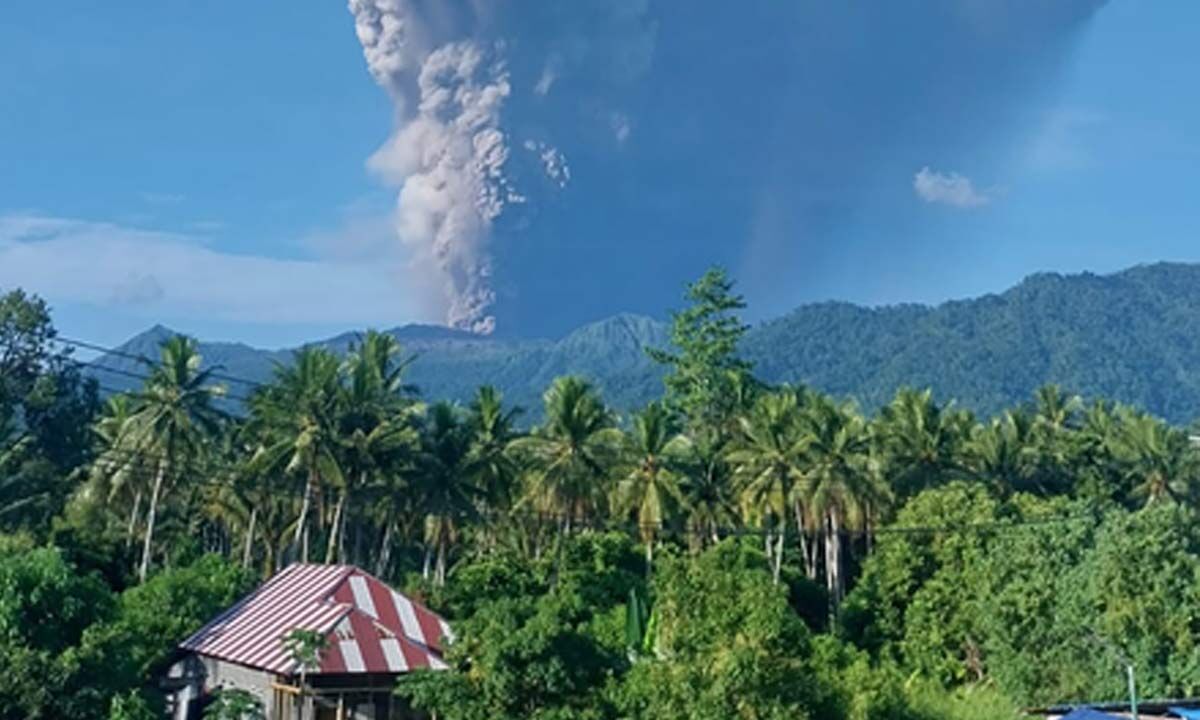 Indonesia: Search and rescue teams still looking for missing climbers ...