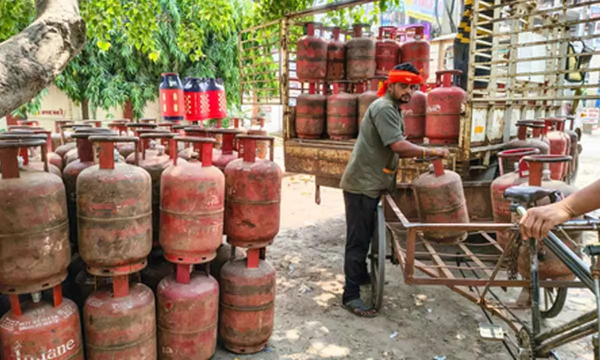 OMCs warn customers of rising LPG delivery scams demanding OTPs ...