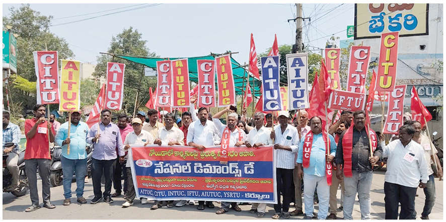Trade unions in Kurnool hold massive rally backing Noida workers