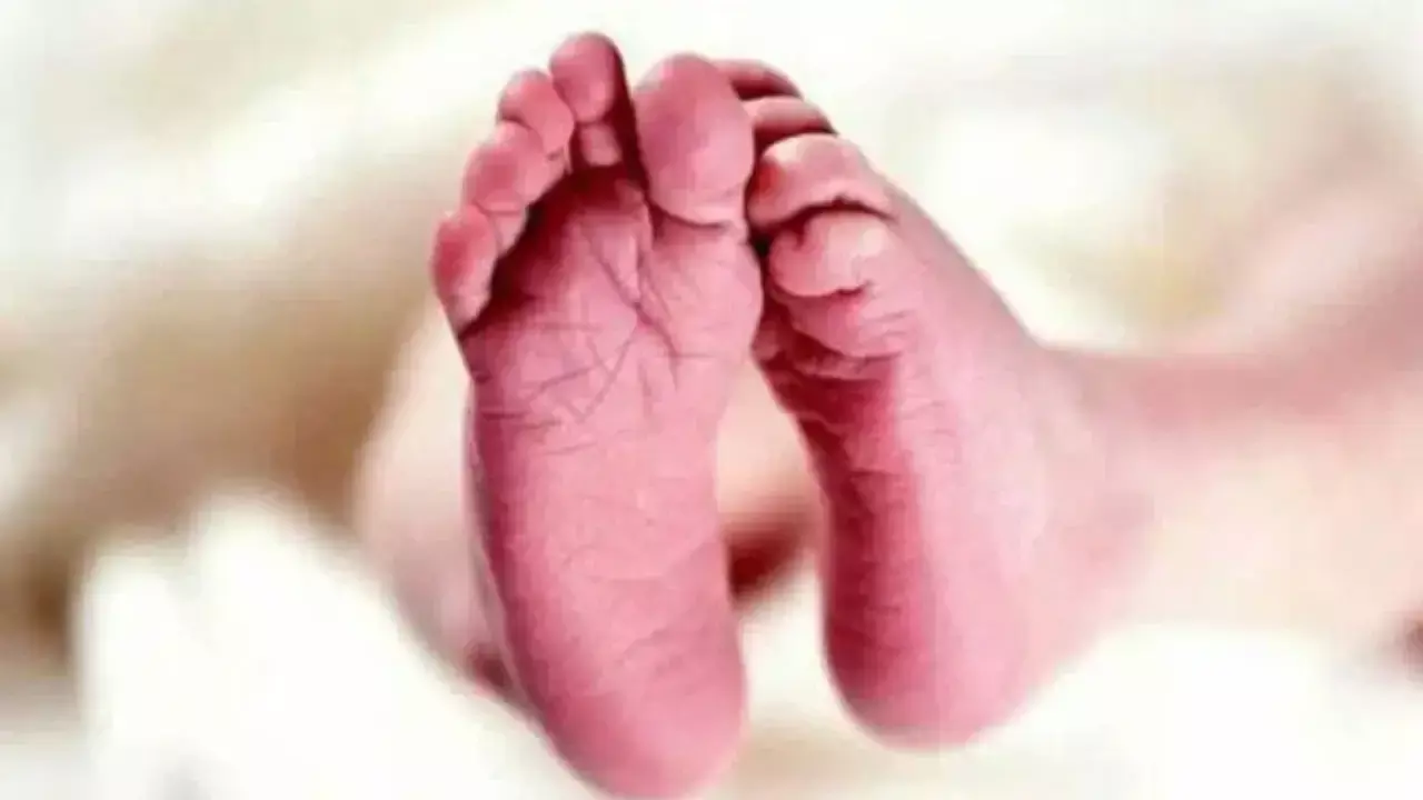 5-Year-Old Girl Dies after Being Trapped Inside Lift in Hyderabad 5-Year-Old Girl Dies after Being Trapped Inside Lift in Hyderabad