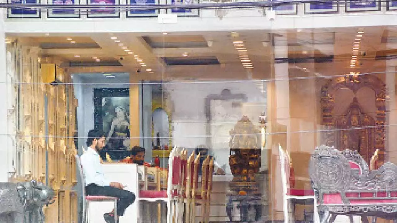 Gold loses glitter as high import duty, PM’s appeal take toll on jewellery biz
