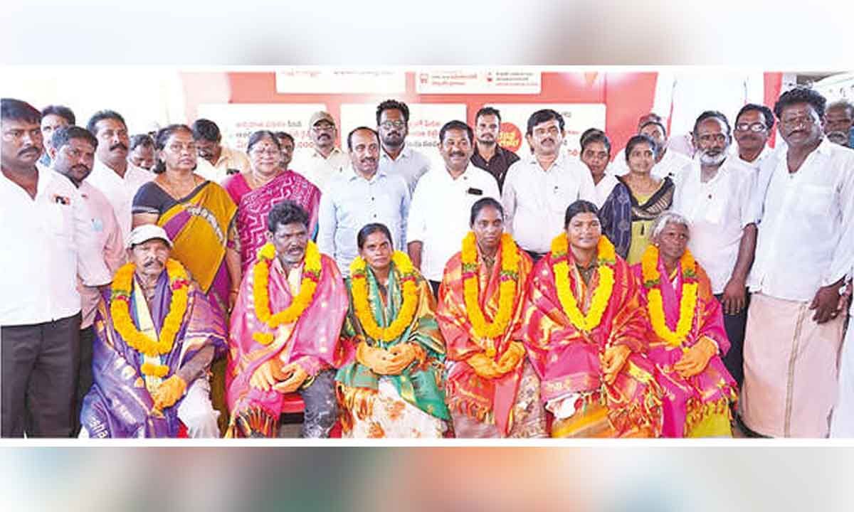 Minister leads Swachha Andhra drive in Prakasam dist