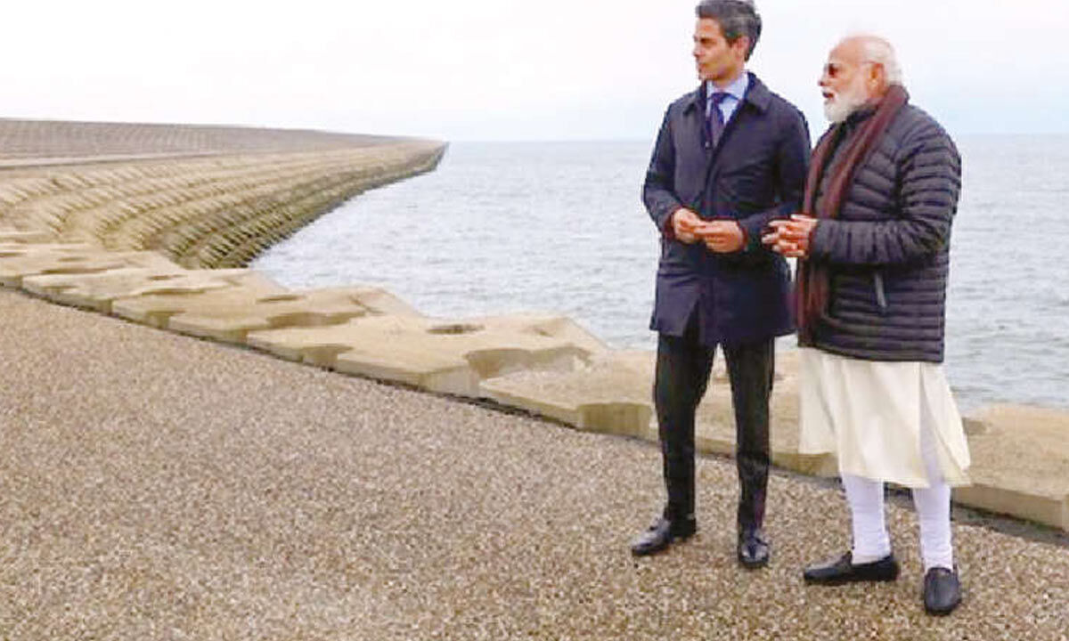 PM visits iconic Dutch dam