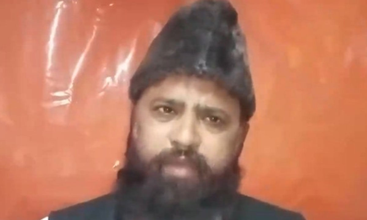 UP's Shahi Chief Mufti backs CM Yogi's order, says offering 'namaz' on roads against Islam