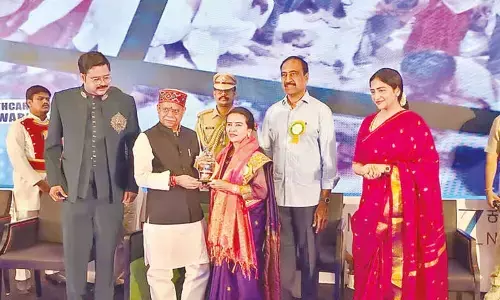 Zee Telugu News honours Dr Rajender Reddy with Healthcare Excellence Award Zee Telugu News honours Dr Rajender Reddy with Healthcare Excellence Award