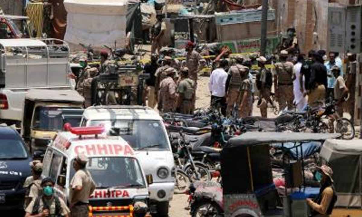 Pakistan: Police use force, baton charge transgender protesters