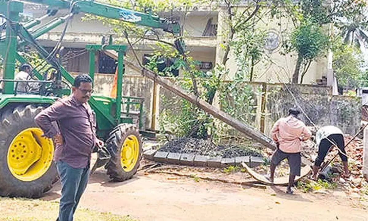 Rain, winds disrupt power supply