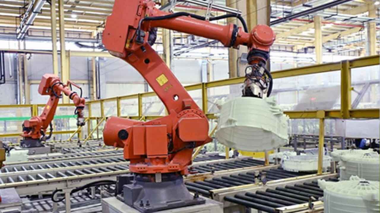 China’s manufacturing sector slows further as exports contract