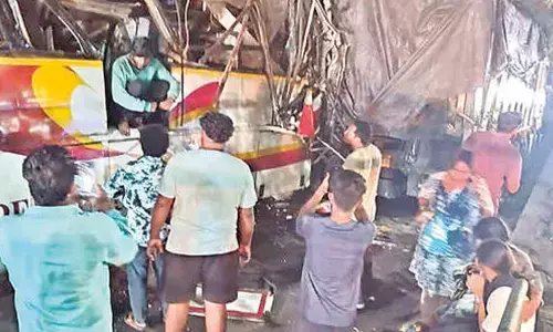 Image 24: 3 die, eight injured in road accident in Gajuwaka