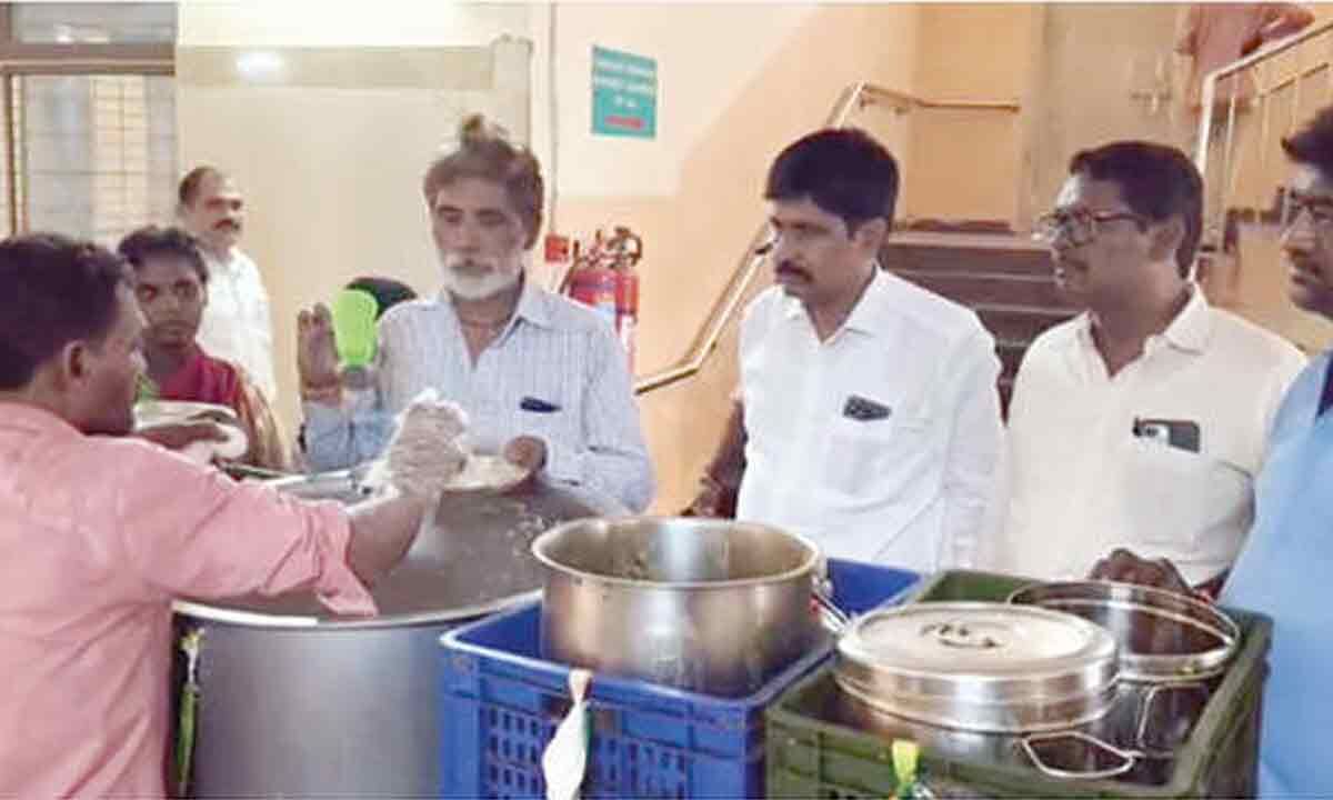 Hospital development committee inspects patient diet quality at GGH
