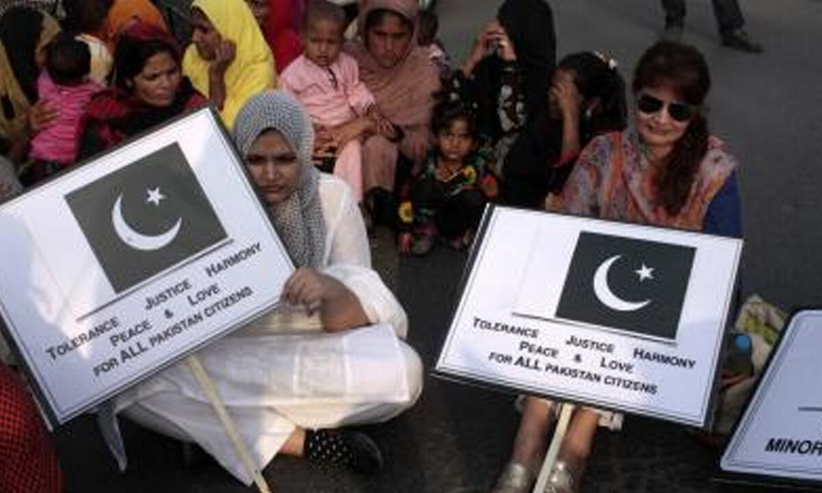 Pakistan: Christian youth critically injured in police firing