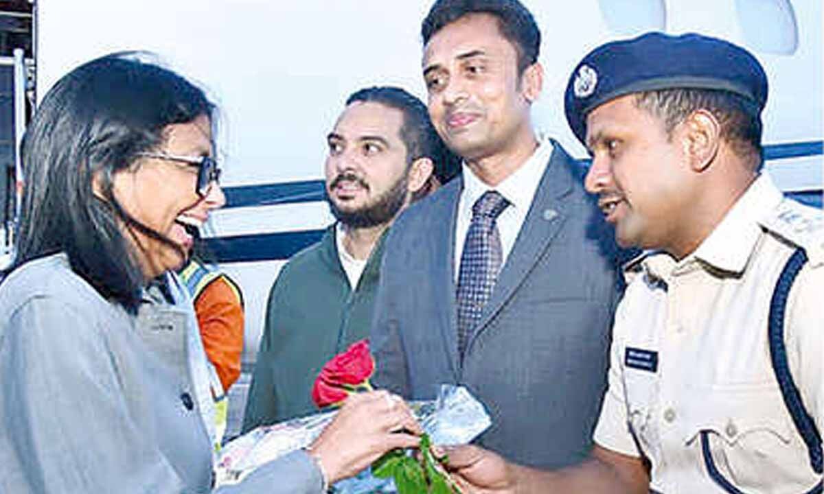 Venezuelan leader visits Prasanthi Nilayam