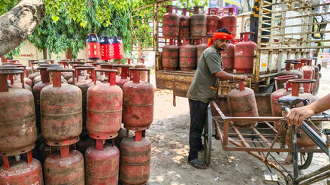 Global crisis behind LPG price rise, say BJP leaders as domestic cylinder prices hiked