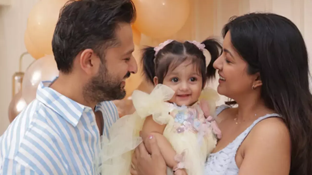 Ishita Dutta & Vatsal Sheth reveals daughter Vedas face on her 1st birthday