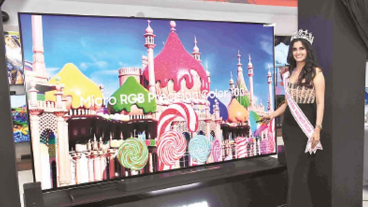 Samsung unveils new TV at Bajaj Electronics in Hyd