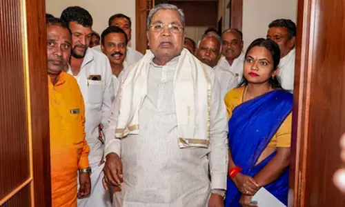 Karnataka seer alleges caste bias in Siddaramaiahs last-day fund allocation