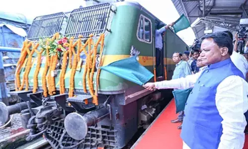 Odisha CM flags off Somnath Swabhiman Yatra-2026 with 1,100 devotees for Gujarat