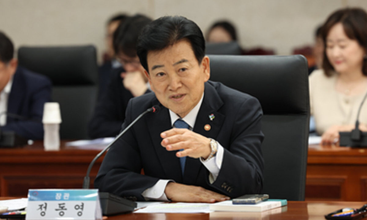 Two Koreas, not external actors, should lead peninsular issues: South Korea's Unification Minister