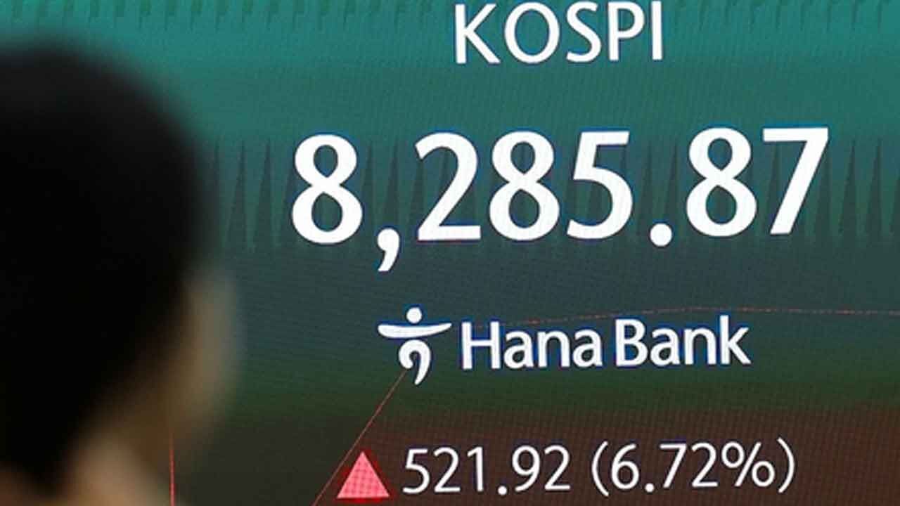 Seoul stocks open at fresh record high despite hawkish US Fed