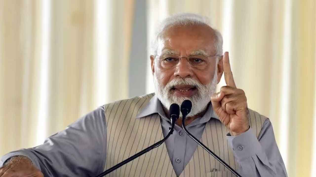 PM meets top CEOs in France
