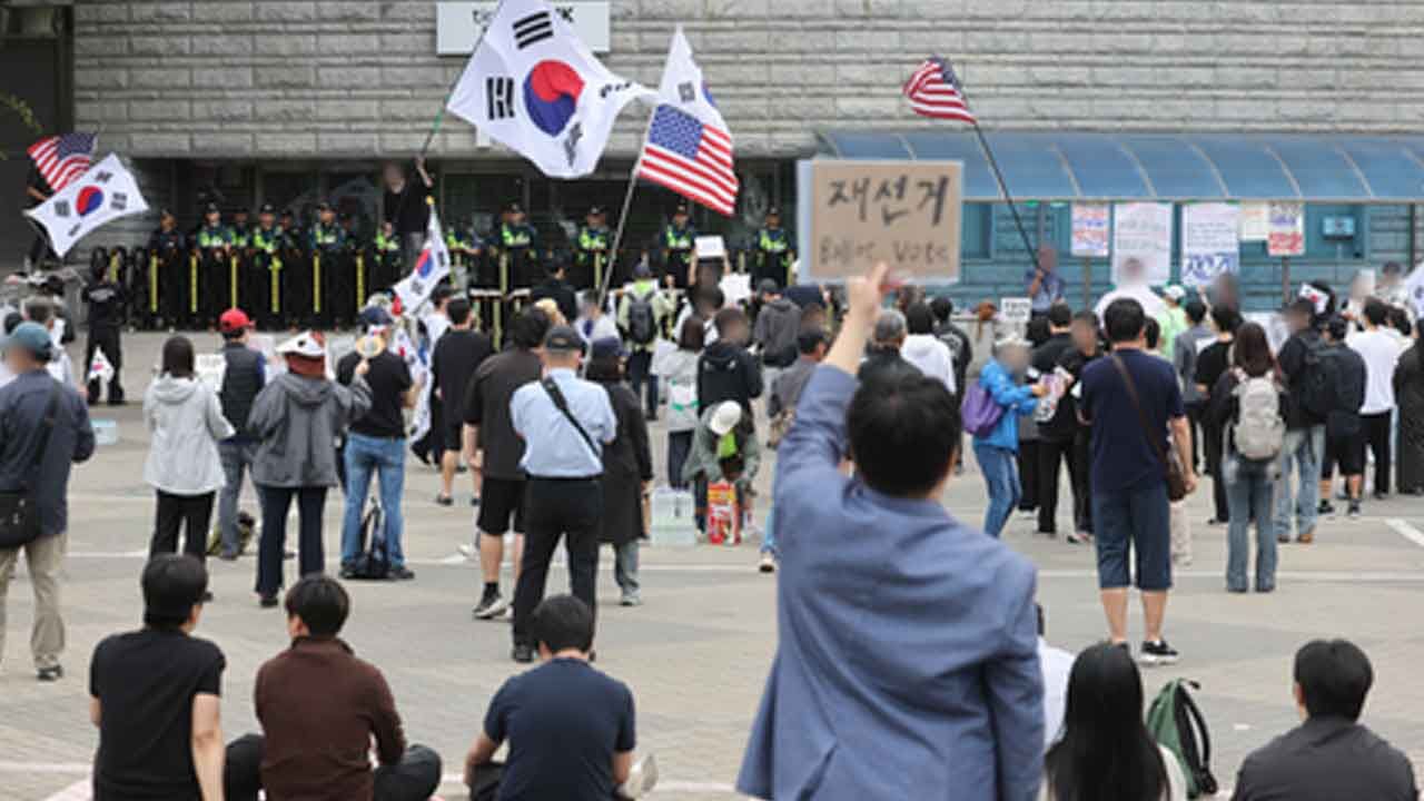 South Korea: Protests over ballot shortage continue for 17th day