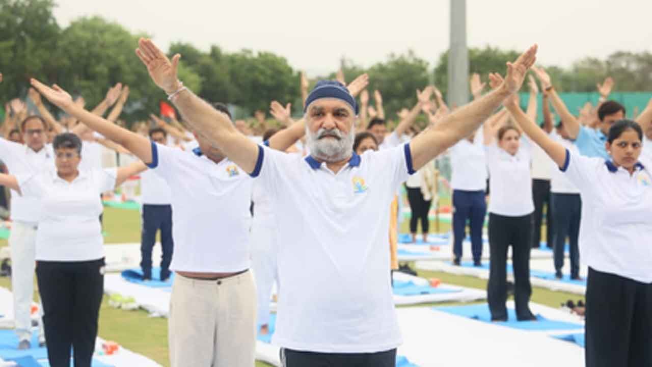 Delhi L-G TS Sandhu leads DDA’s Yoga Day celebrations