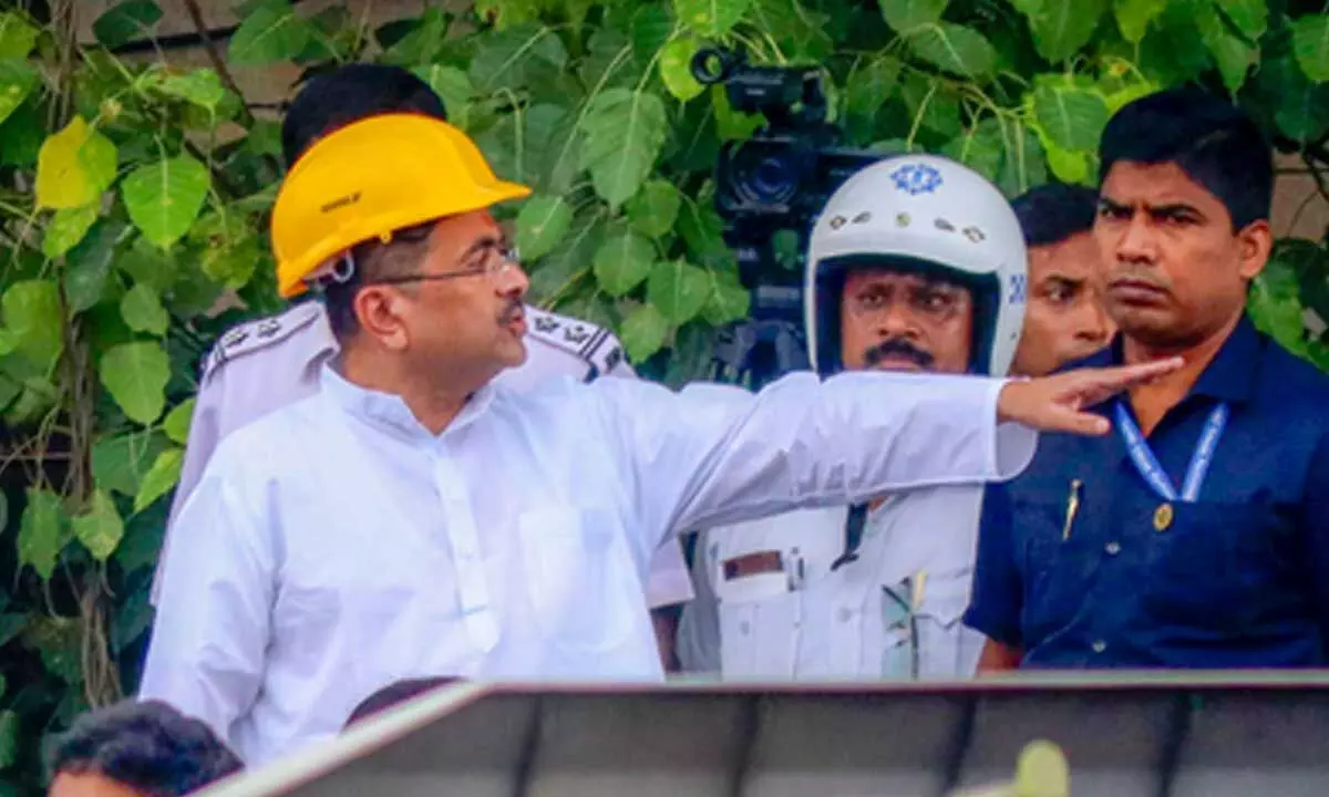 Kolkata warehouse roof collapse: Ex-Mayor Hakim had sanctioned construction  plan, says Bengal CM