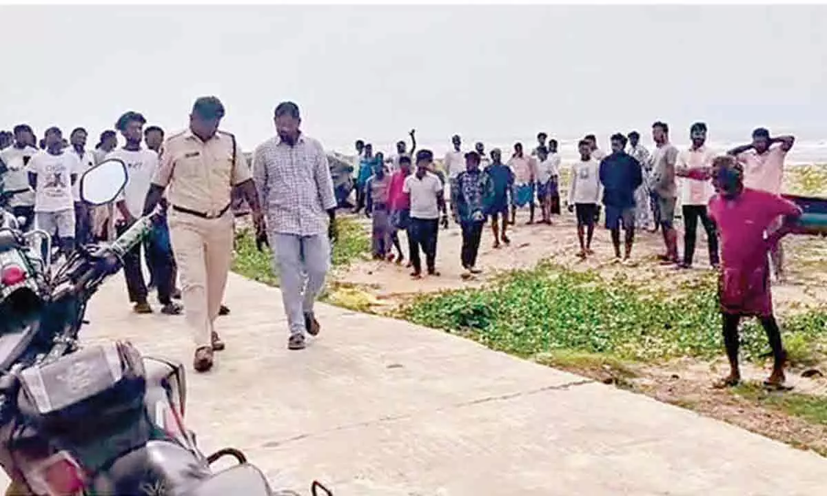 One fisherman drowns at Revu Polavaram
