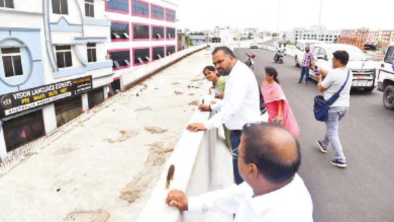 Malakpet-Santosh Nagar flyover set to open in Aug