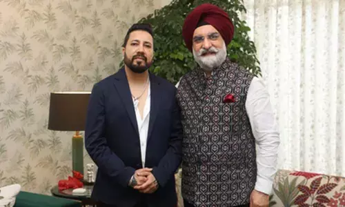 Delhi L-G TS Sandhu, Mika Singh discuss citys creative landscape