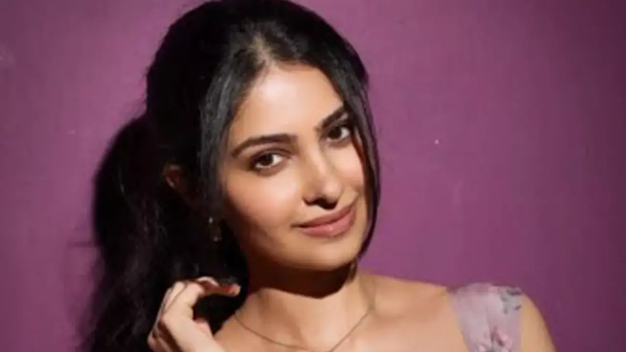 Manasa Varanasi’s glamorous photoshoot stuns social media Manasa Varanasi’s glamorous photoshoot stuns social media