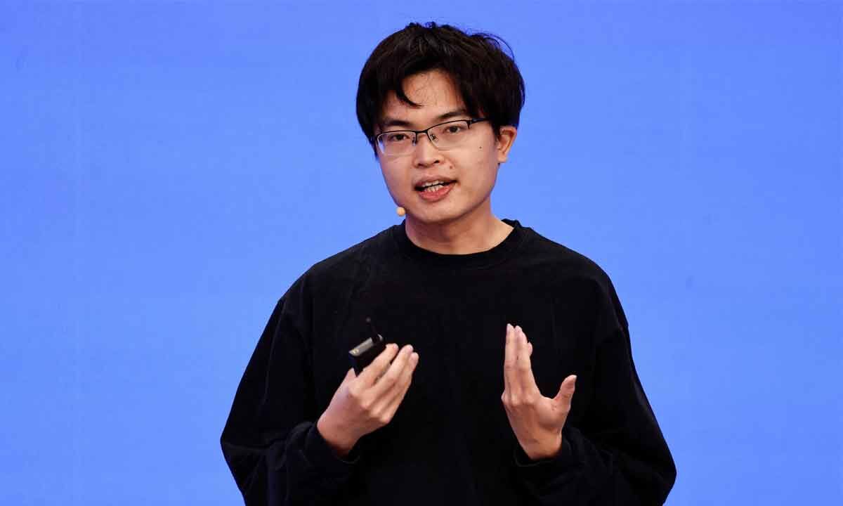 Chinese startup launches "Kimi K3," the world's largest open-weights AI model, approaching the performance of Fable and GPT-5.6