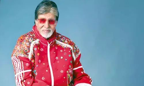 Amitabh Bachchan calls himself ‘overdressed RED’