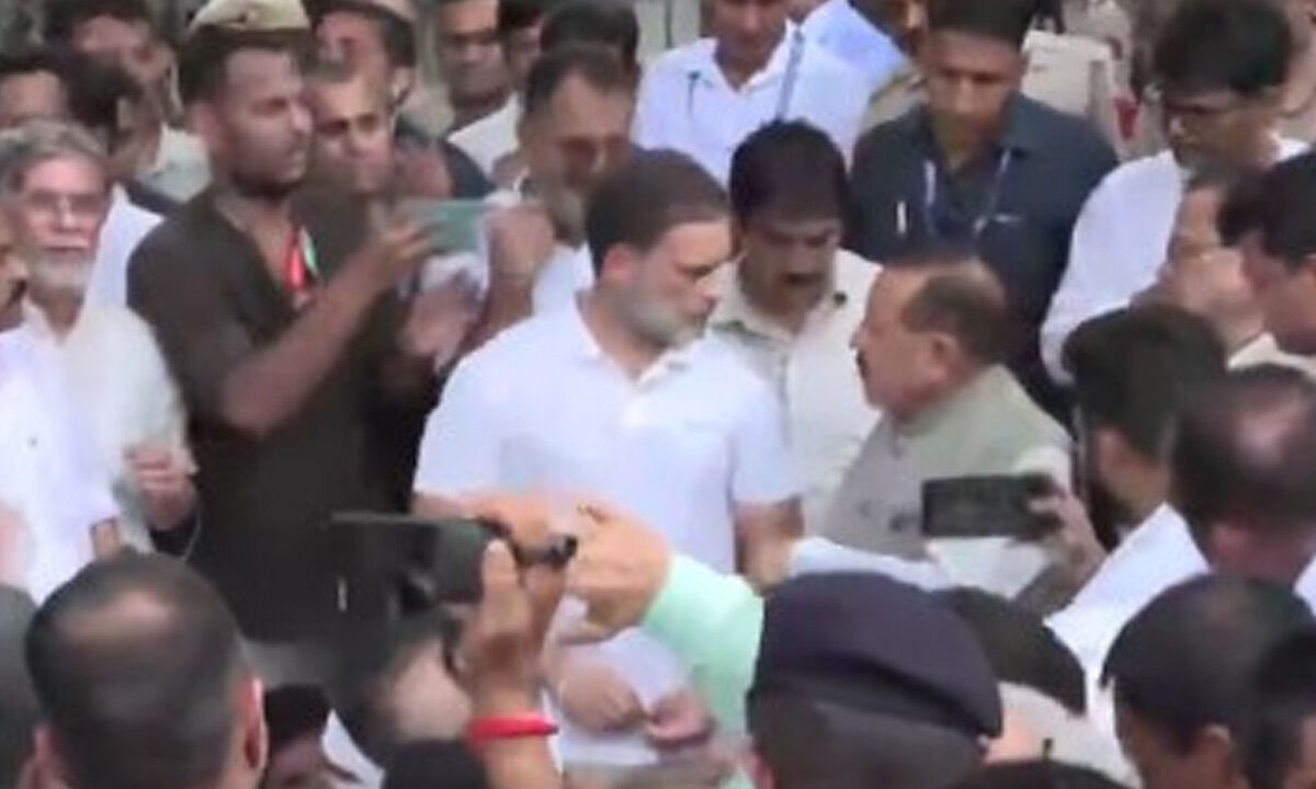 MoS in PMO Jitendra Singh meets Rahul Gandhi as Cong leadership protests outside PM’s house