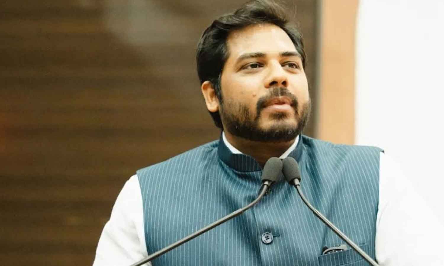 Peddapalli: MP Gaddam Vamsi Krishna urges Centre to hear youth, not suppress protests