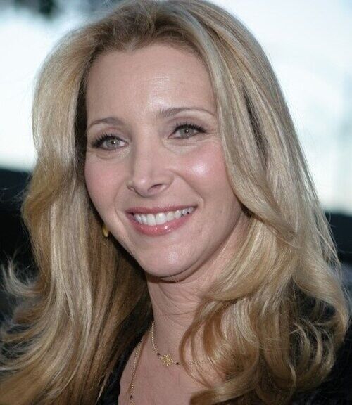 Lisa Kudrow reveals strange signs after her mother's death during COVID