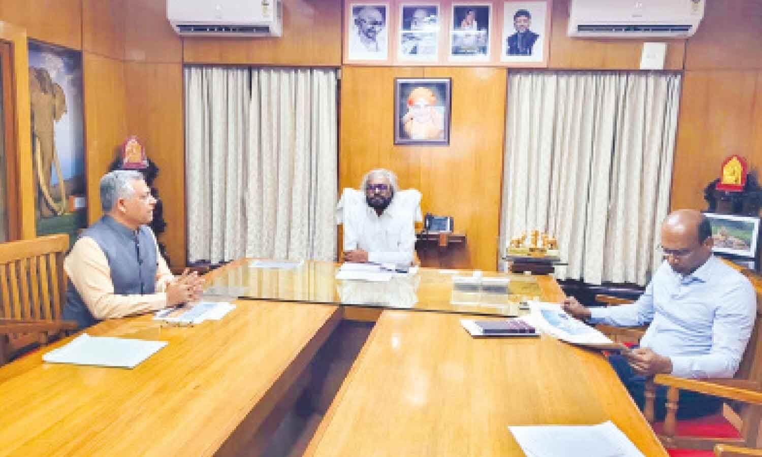 Khandre calls for revamp of Mahatma Gandhi Rural Development University