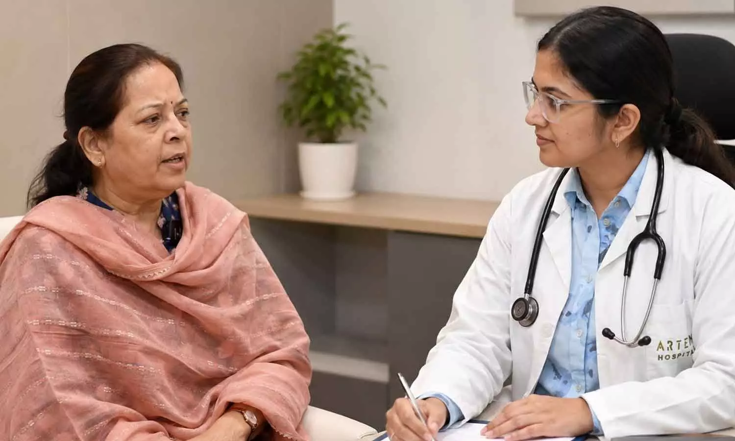 दुर्लभ नेत्र संक्रमण का हुआ सटीक निदान: आर्टेमिस अस्पताल के डॉक्टरों ने बचाई मरीज की आंखों की रोशनी