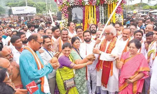 Simhachalam temple’s hereditary trustee and Goa Governor Pusapati Ashok Gajapathi Raju flagging off the Lord Narasimha Swamy’s impressively-decorated ‘Pushpa Radham’ in Visakhapatnam on Tuesday.