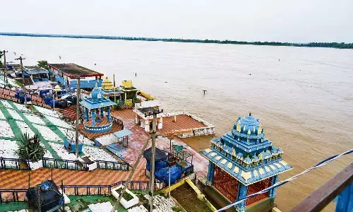 Godavari floods throw life out of gear