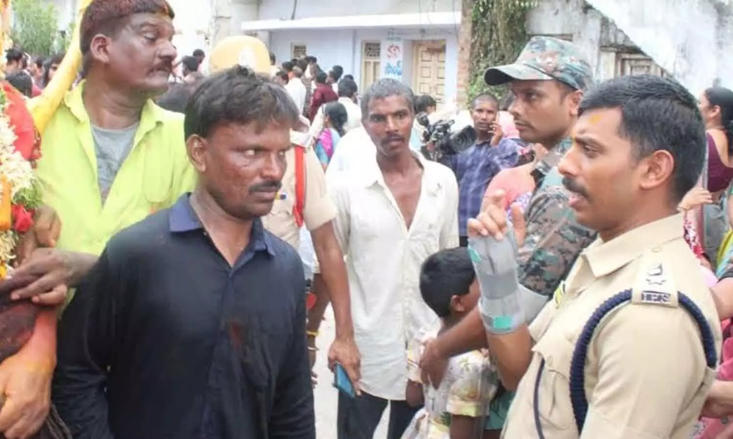 Police Commissioner reviews security for Nizamabad village festival Police Commissioner reviews security for Nizamabad village festival